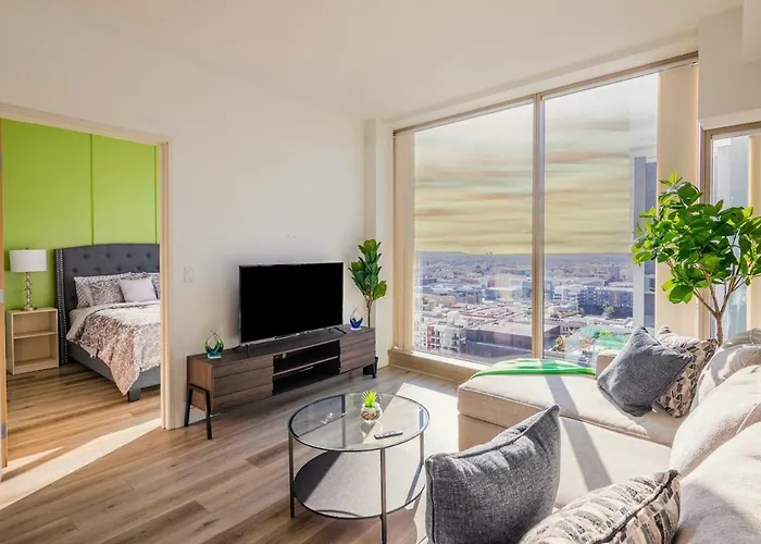 Fabulous Accommodation And Hollywood Views For 4